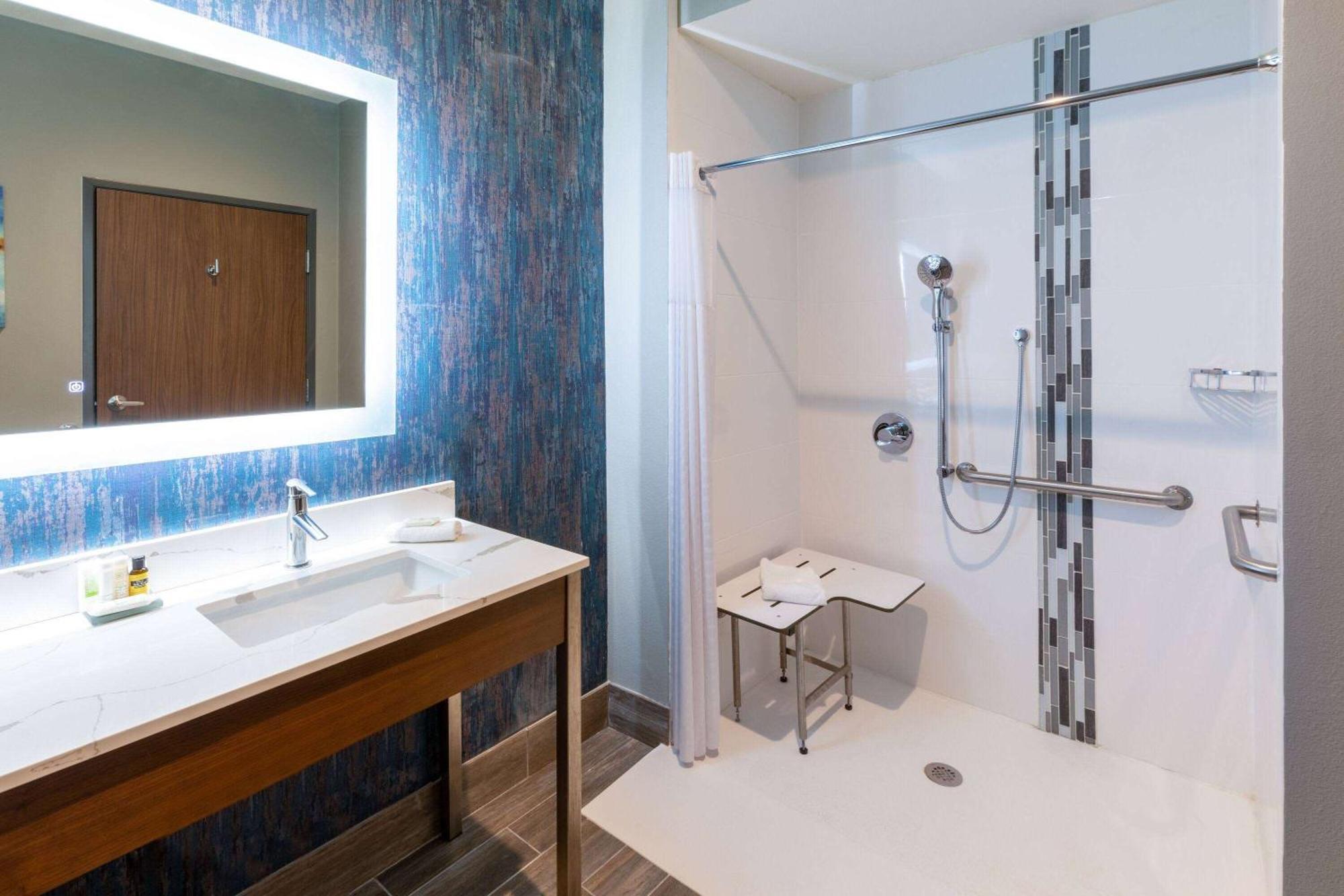 La Quinta Inn & Suites By Wyndham Dallas - Frisco Stadium المظهر الخارجي الصورة