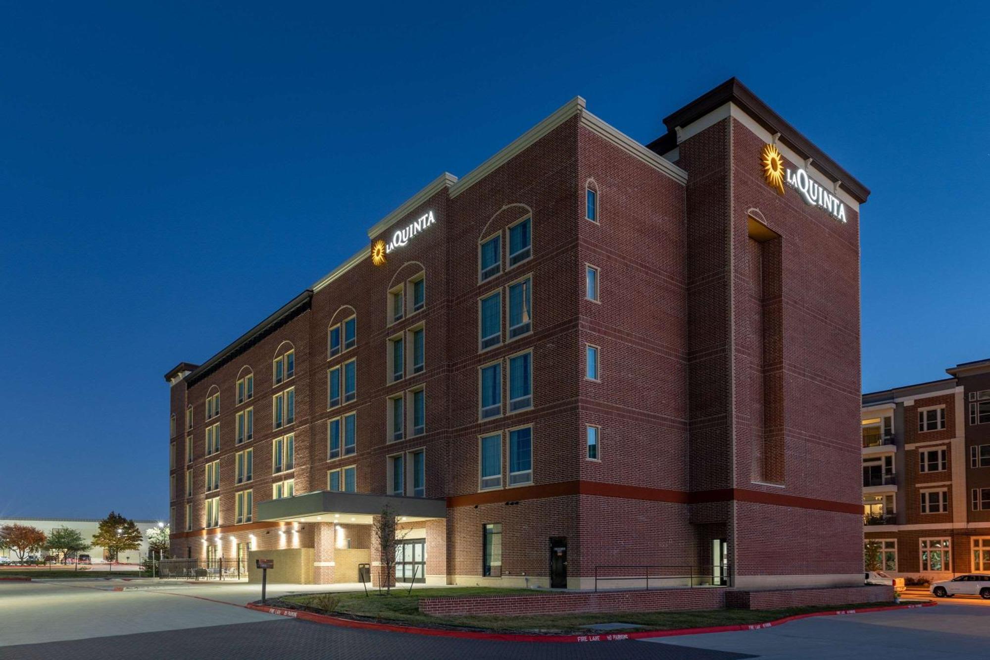 La Quinta Inn & Suites By Wyndham Dallas - Frisco Stadium المظهر الخارجي الصورة