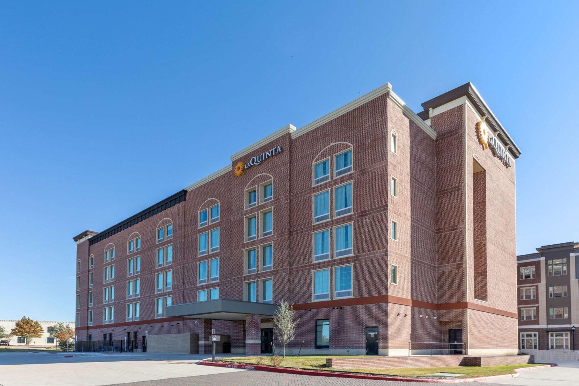 La Quinta Inn & Suites By Wyndham Dallas - Frisco Stadium المظهر الخارجي الصورة